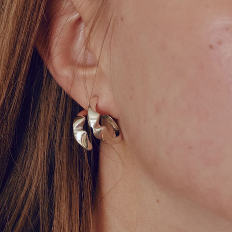 YUSOWA DUNE COILING EARRING (SILVER)