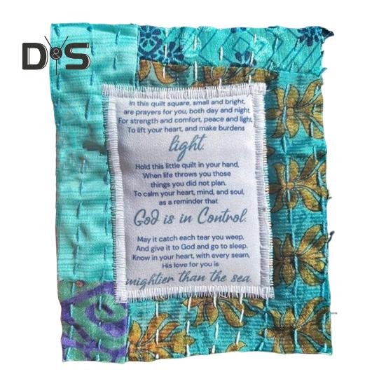 Mini colcha de oração, colcha de oração vintage com dispositivo de madeira dentro, colcha de oração de bolso feita à mão, quadrados, presente religioso para amigos cristãos