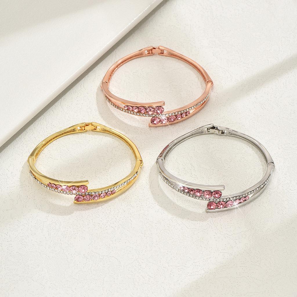 Simple Design Slightly Inlaid With Diamonds Cold Wind Bracelet Women'S Minimalist Wind Light Luxury Temperament Bracelet Source Factory