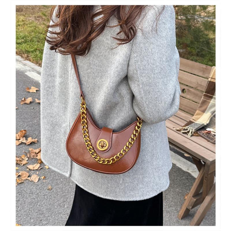 Light Luxury Crescent Bag, Fashionable Versatile, Temperament Commuting Choice.