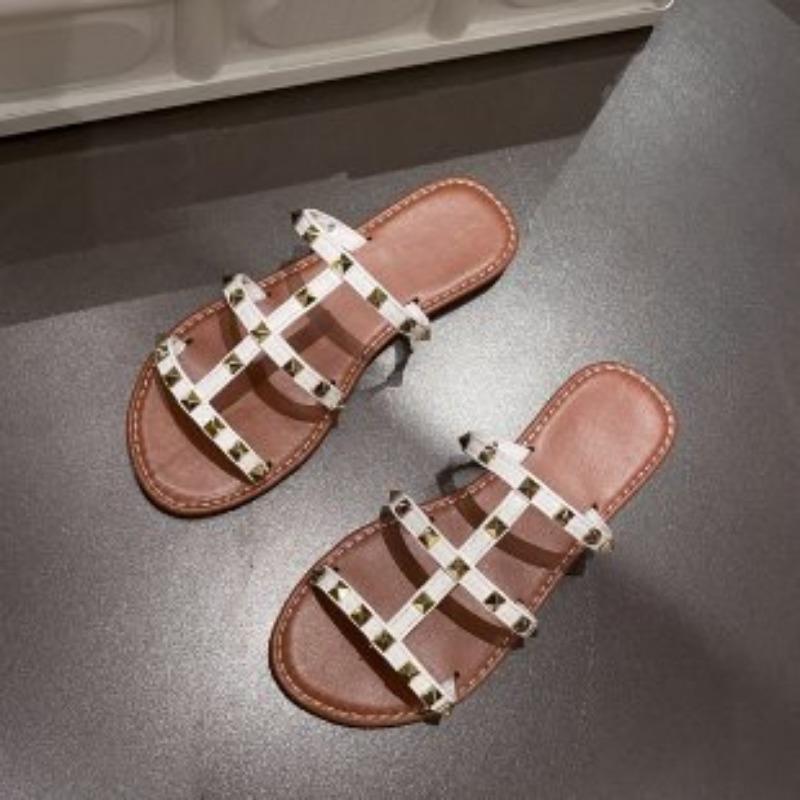 Large size slippers women's summer new outer wear fashionable versatile rivet sandals beach bathroom bath home