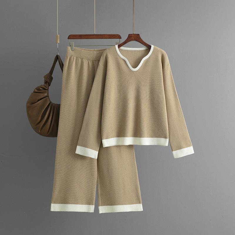 A New Autumn and Winter Striped Knitted Suit for Women, A V-neck Color-blocking Top and Wide-leg Pants Two-piece Set