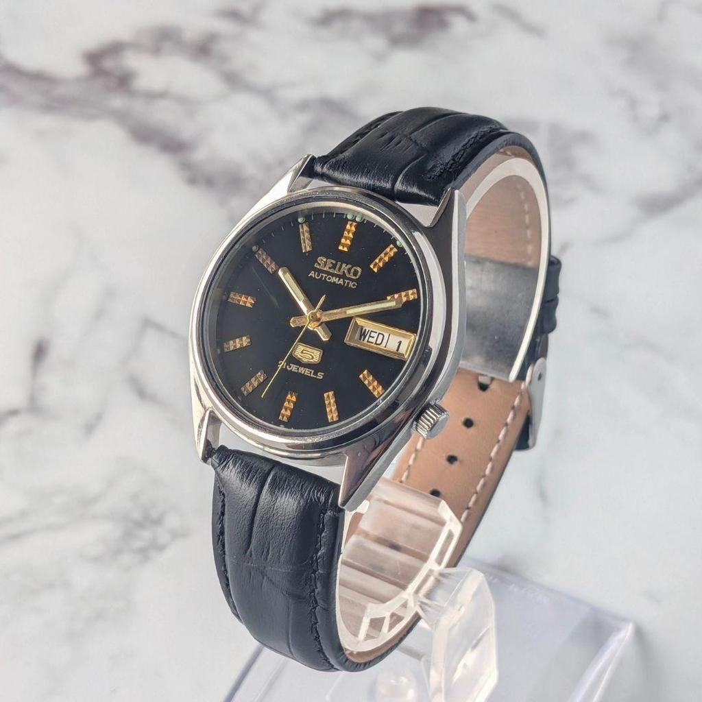 Used Working item SEIKO Seiko 5 automatic winding 90s vintage black dial cut index gold needle leather belt