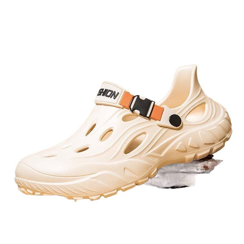 2025 new hole shoes summer men's foot pedal shit feeling outdoor sports beach bag head sandals trendy shoes
