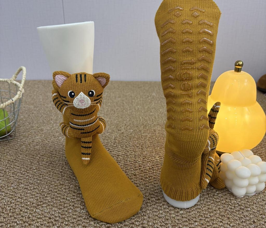 3D Cute Sloth Plush Socks - Warm Crochet Animal Floor Socks for Men & Women