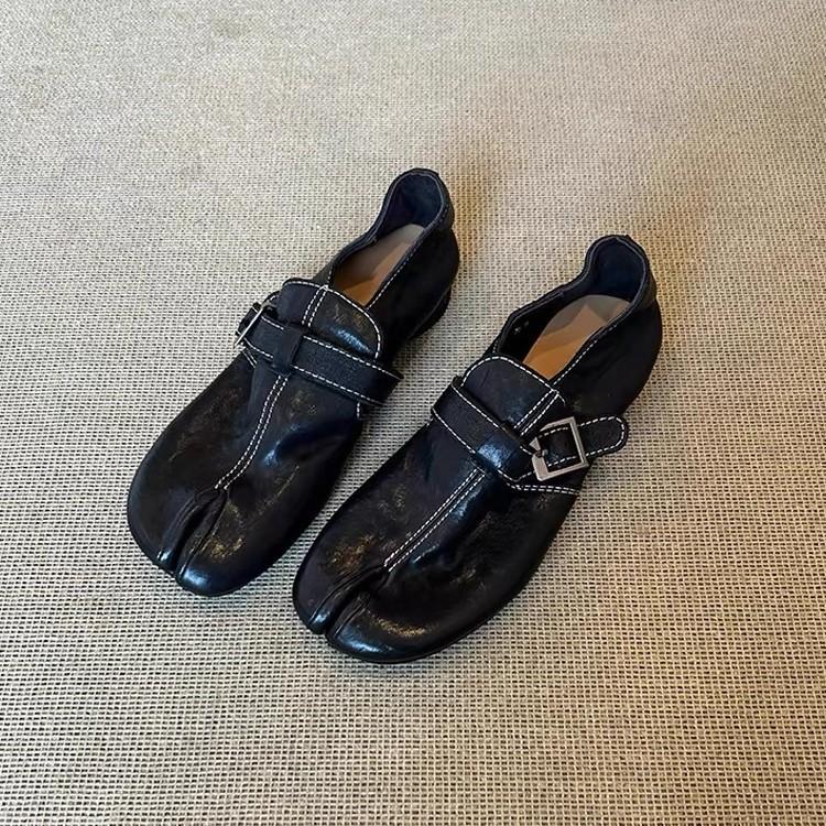 Niche fashionable one-word button deep-mouth small leather shoes women's Barn feng shui washing leather split-toe single shoes