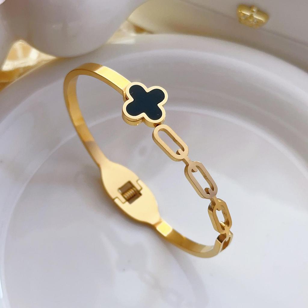 Women's High-End Starry Sky Silver Titanium Steel Bracelet - Versatile, Fade-Resistant, Full Diamond Stainless Steel Plain Band.