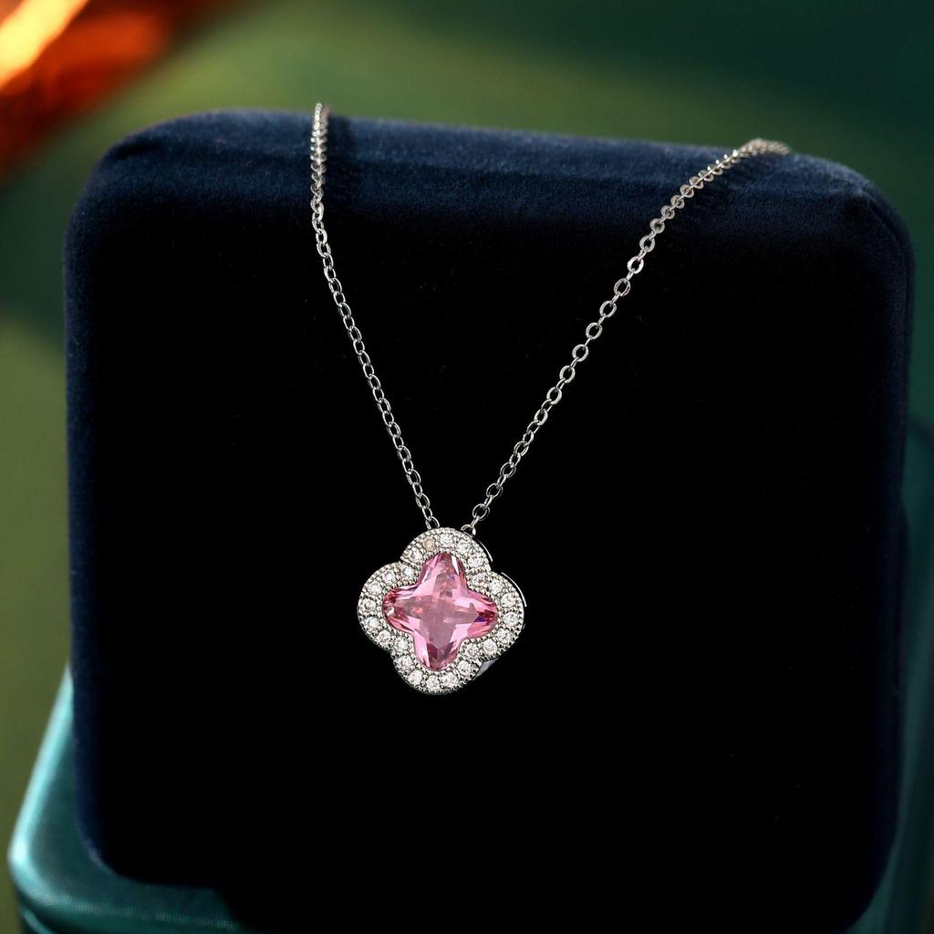 Fashion Four-Leaf Clover Earrings Light Luxury Temperament Flower Earrings Lucky Grass Collarbone Chain Ladies Earrings Jewelry Set