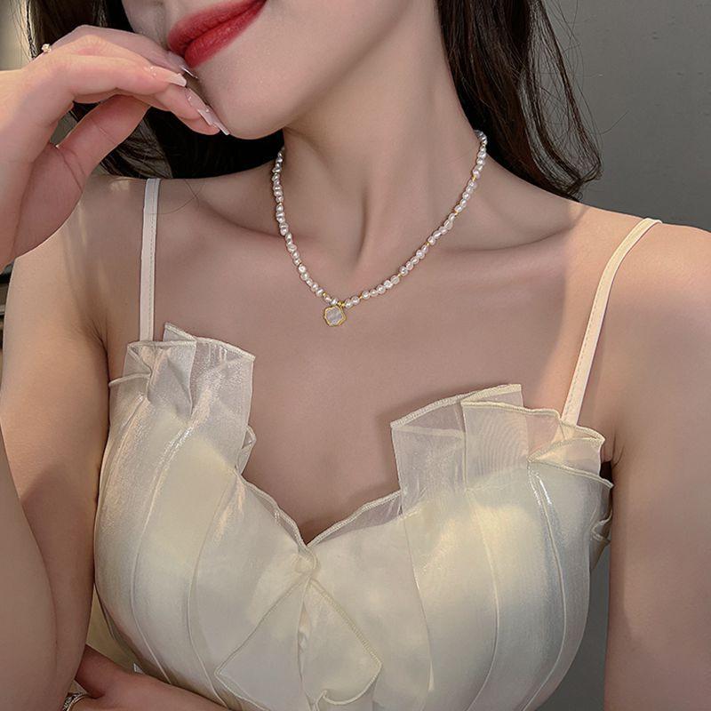 Baroque freshwater pearl necklace, elegant and stylish, a minimalist design featuring freshwater shell and cloud-shaped pearls