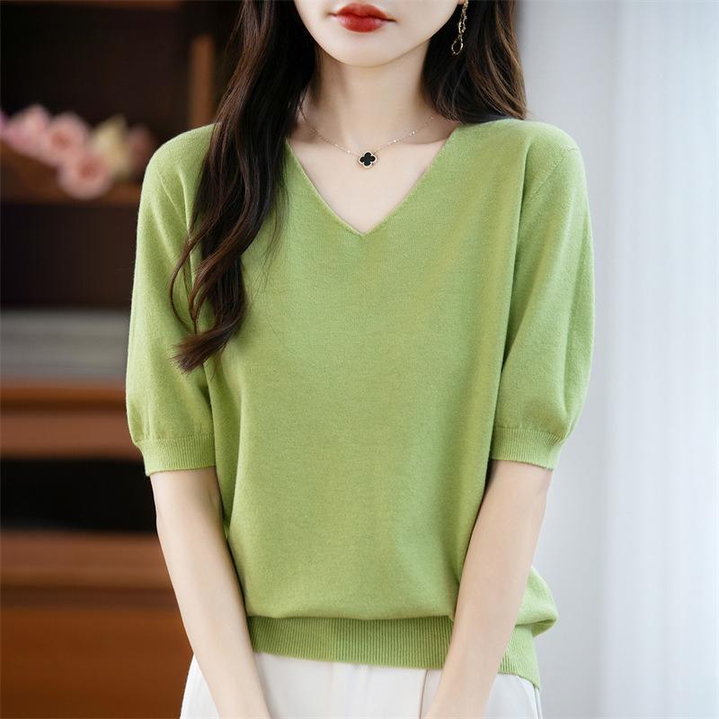 Knitted Short-sleeved T-shirt for Women A Thin V-neck Half-sleeve Top for Summer and Autumn