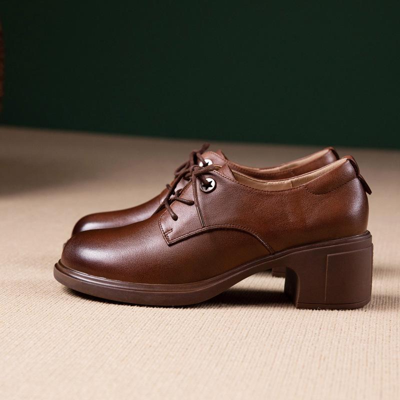 

Женские одинарные туфли из первого слоя коровьей кожи, на танкетке, осенние новинки, кожаные туфли-лоферы в британском ретро-стиле броги на шнуровке 40 коричневый