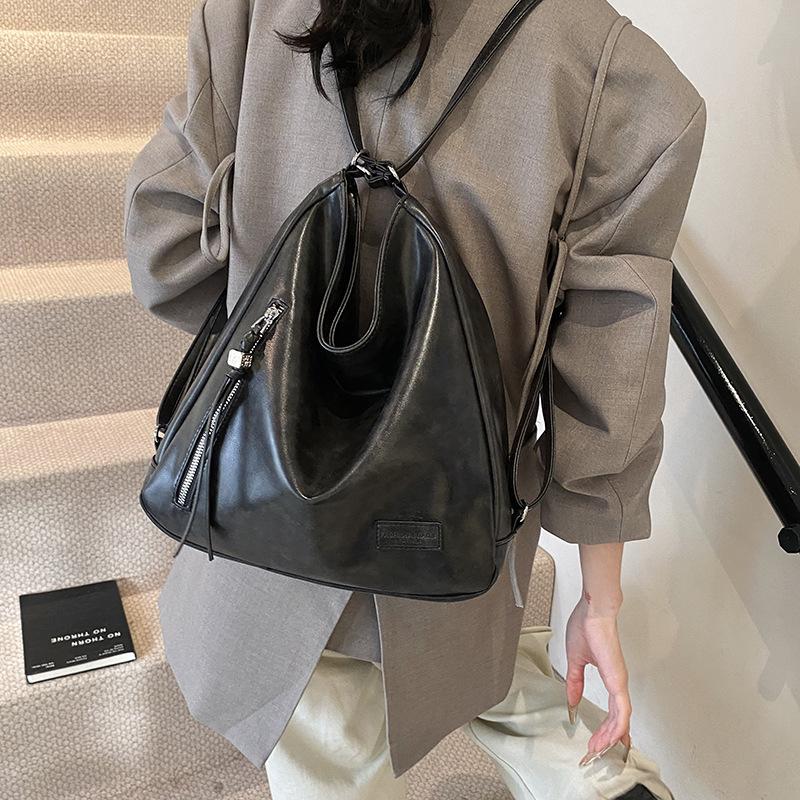 2025 new large-capacity commuter backpack women's bag autumn and winter relaxation personalized double zipper shoulder tote bag