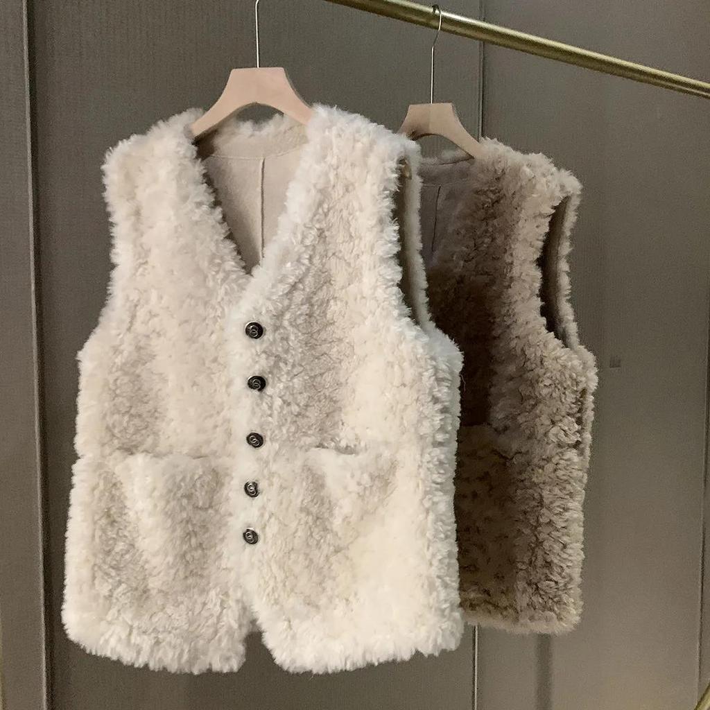 Autumn and winter new fur vest women's imitation fox wool lamb wool vest wearing a small fragrant wind fur coat