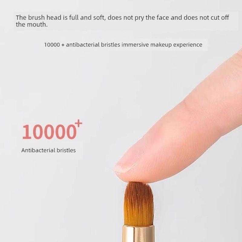Lip Brush, Lipstick Brush, Retractable and Portable, Blending, Professional Makeup Artist Special, High-End Makeup Brush with Cover, Lip Mask Brush