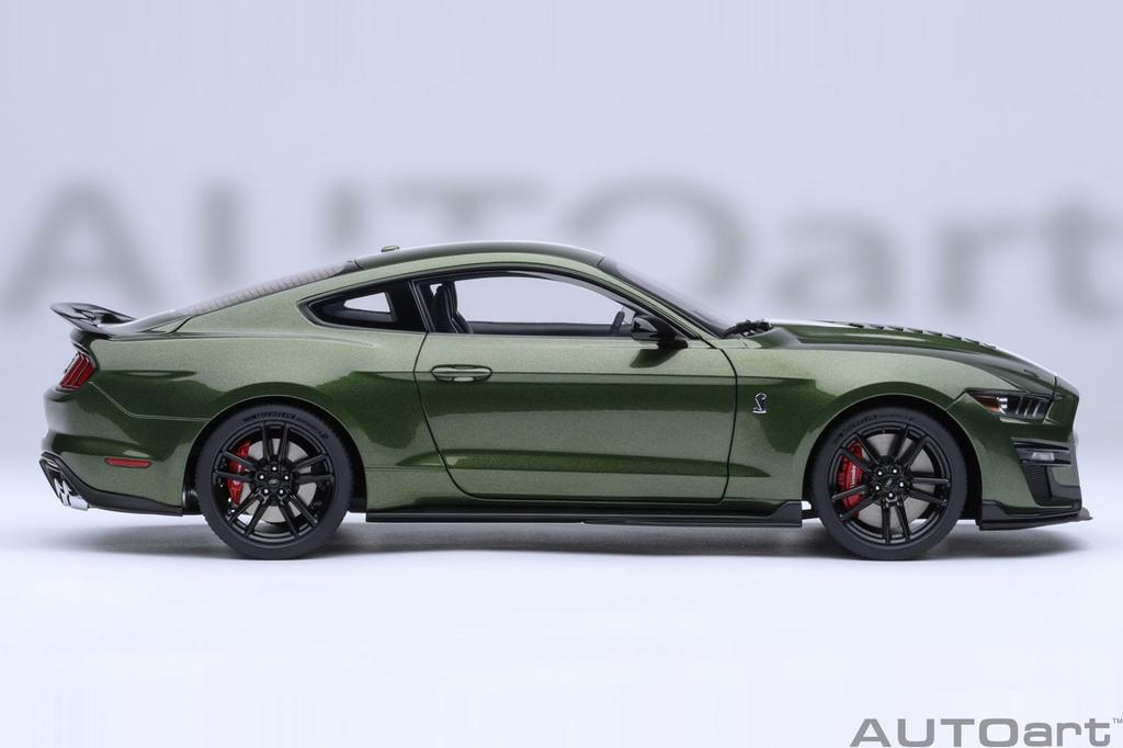 AUTOart Scale Ford Mustang Shelby GT500 Finished Model 73097 1/18 (Green/White Stripes)