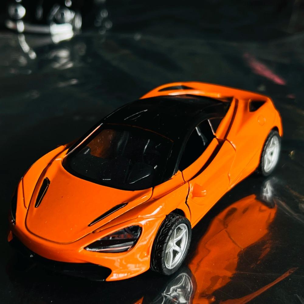 1: 36 Door Alloy Sports Car Model Simulation Return Force CHILDREN'S Toy Car Boy Gift Ornament