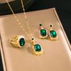 Colar com Pedra Preciosa Quadrada Verde da Avó, Brincos de Diamante Estilo Hong Kong Literário e Retrô, Três Anéis da Moda de Alta Qualidade.