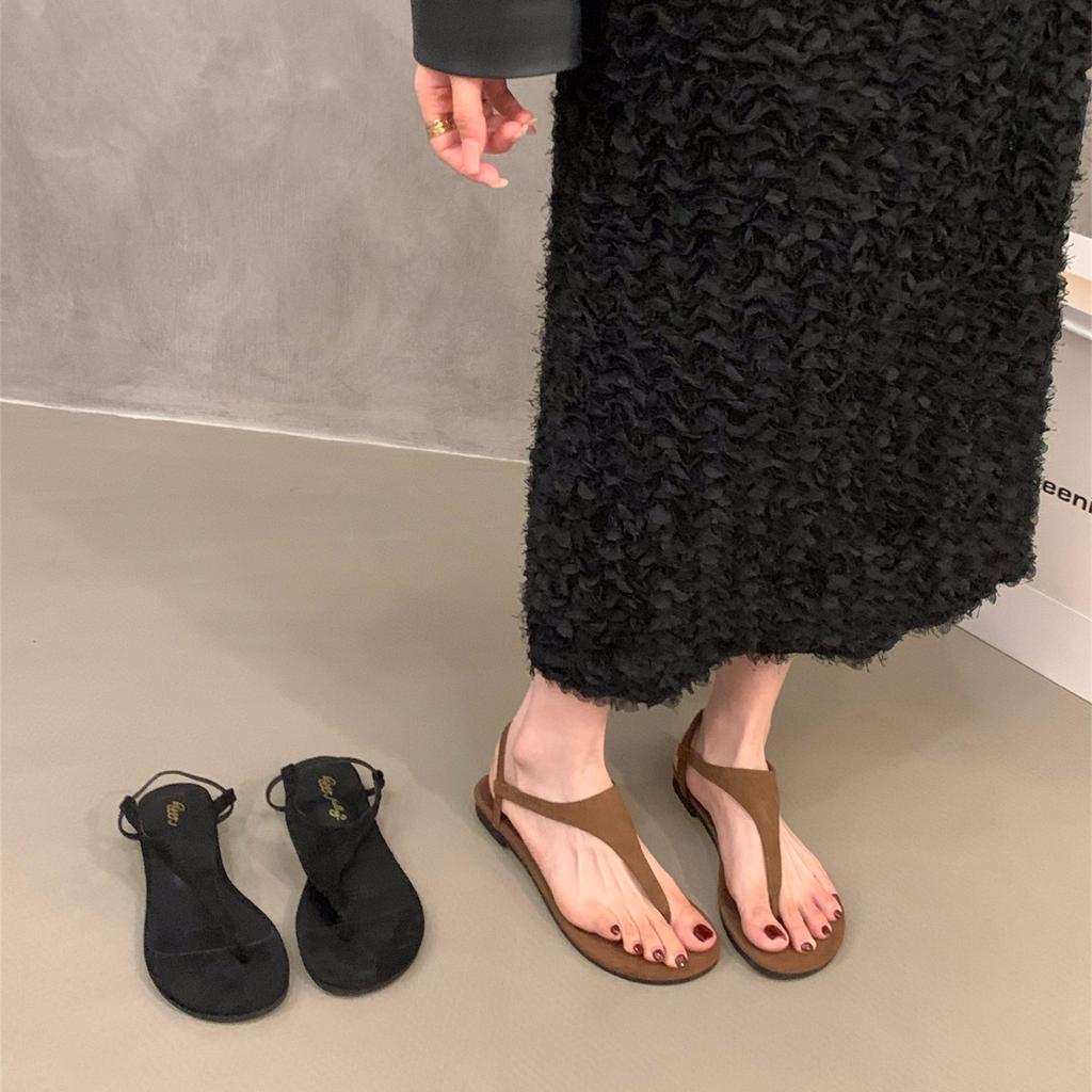 Flat-bottomed retro vacation wind pinch sandals fairy shoes 2025 new summer black versatile beach Roman shoes