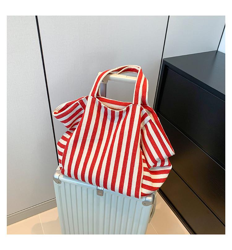 

2024 Retro Striped Large Capacity Tote Bag Urban Chic Style Available In Blue Red And Black червоний
