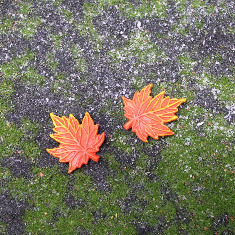 Welcome Garden Resin Ornament With Heart And Maple Leaf For Celebration Gift