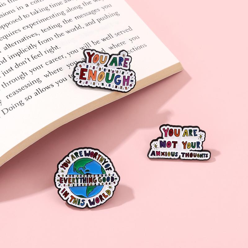 Actias Selene Ningpoana Emaille-Anstecknadel Kundenspezifische Bunte Schmetterlingsmotte Insekt Brosche Reversabzeichen Natur Schmuck Geschenk für Kinder Freunde