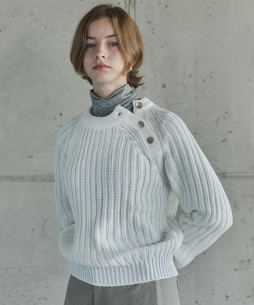 IHR Round Neck Button Knit / White