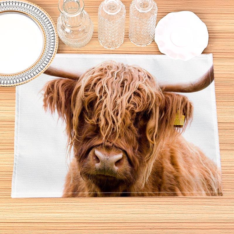 Highland Cow Placemat Cotton Linen Fabric Table Mats Family Dinner Tableware Kitchen Size 30X45cmTable Mat