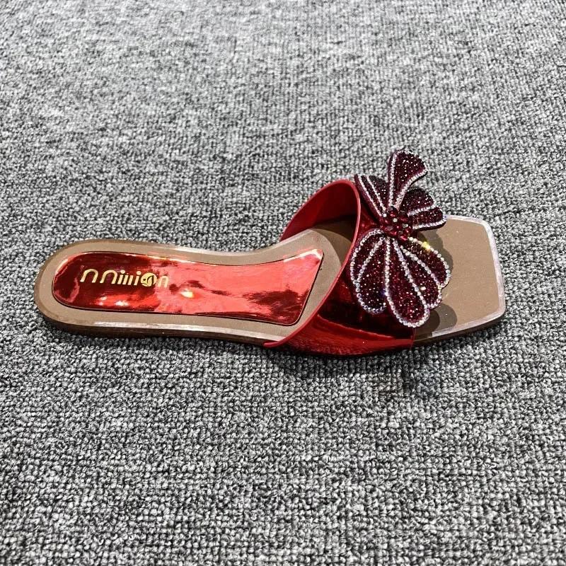 

Модные сандалии женские шлепанцы со стразами плоские сандалии женские тапочки туфли женские квадратный носок блестящие вечерние сандалии женские 2024 37 красный