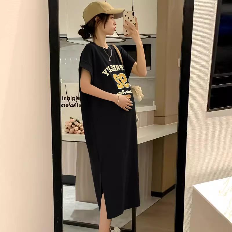 Korean-Style Black Maternity Midi Dress: Trendy, Slimming, Short-Sleeved T-Shirt Design with a Chic Split L [110-135 lbs]
