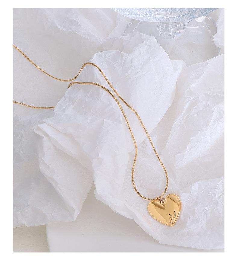 French-Style Peach Love Heart Pendant Necklace, 18K Gold Titanium Steel Clavicle Chain