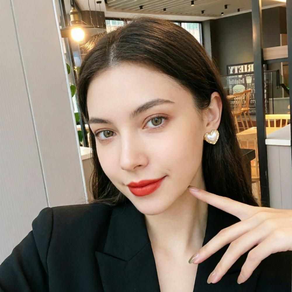 SUMENG New Elegant Featuring Black White Heart Shapes Stud Earrings Romantic Sweet Women Girl Fashion Jewelry Party Gifts
