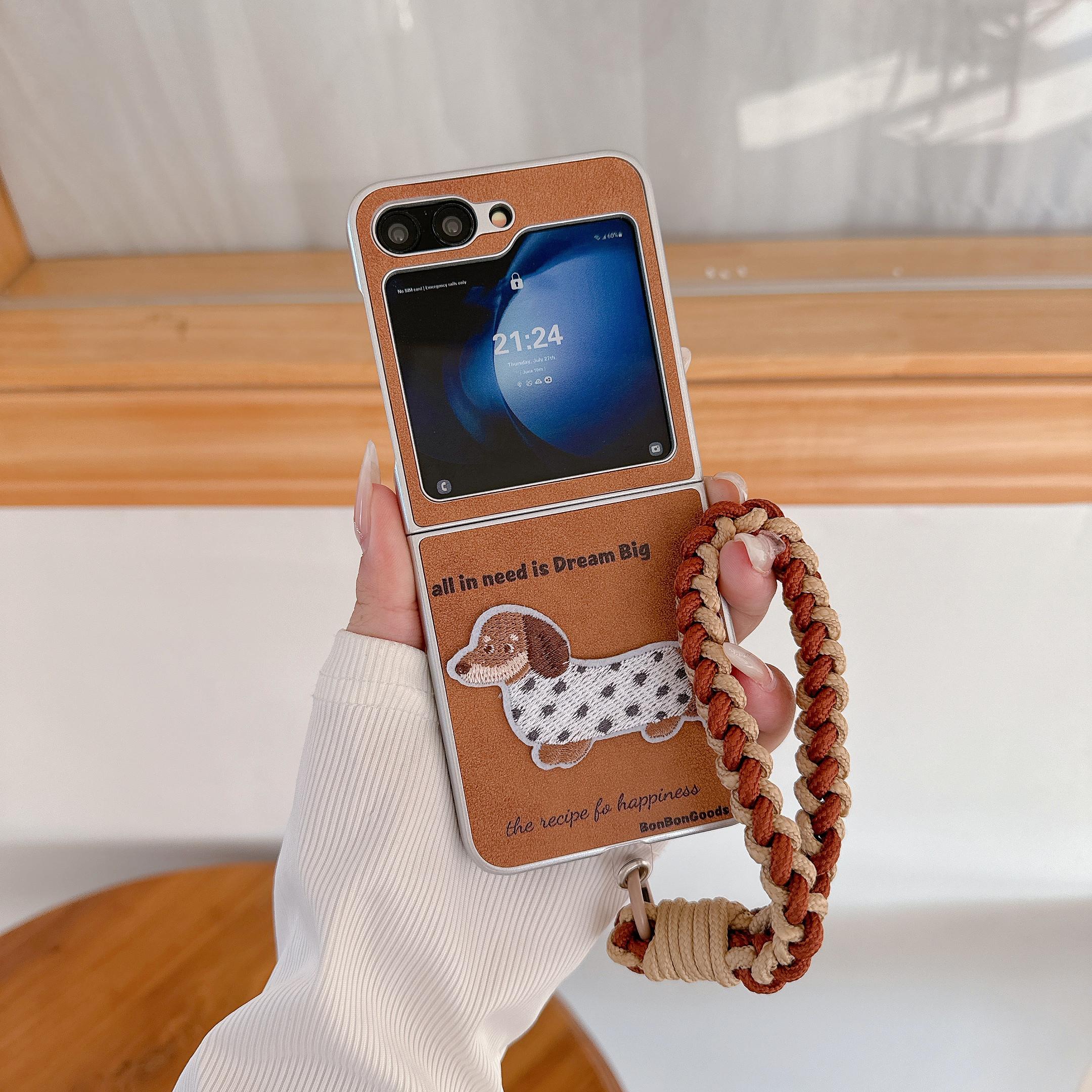 

Brown Wrist Strap Phone Case for Samsung Galaxy Z Flip 6 5 4 3 Flip6 Flip5 Flip4 Flip3 5G PU Leather Shockproof Protective Cover For Samsung Galaxy Z Flip6