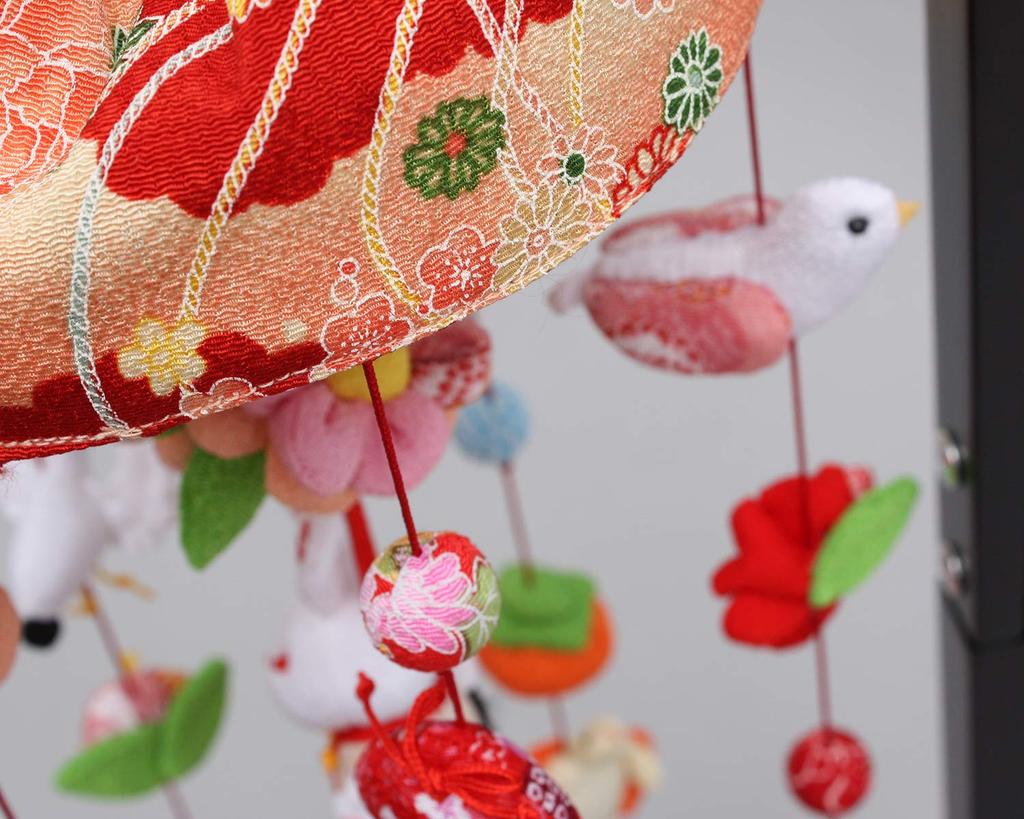 Hängende Hina Kleine Blume Kaninchenpuppe mit Ausstellungsständer Puppen, (65 cm hoch),