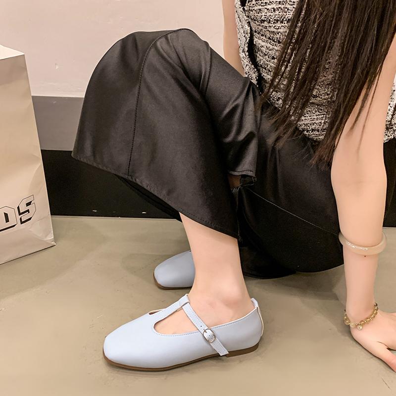 Fashion Ladies Flat Shoes in The Summer of 2025, The Fashion and Leisure Flat Buckle Non-slip Waterproof Flat Sandals Indoor Work Shoes.