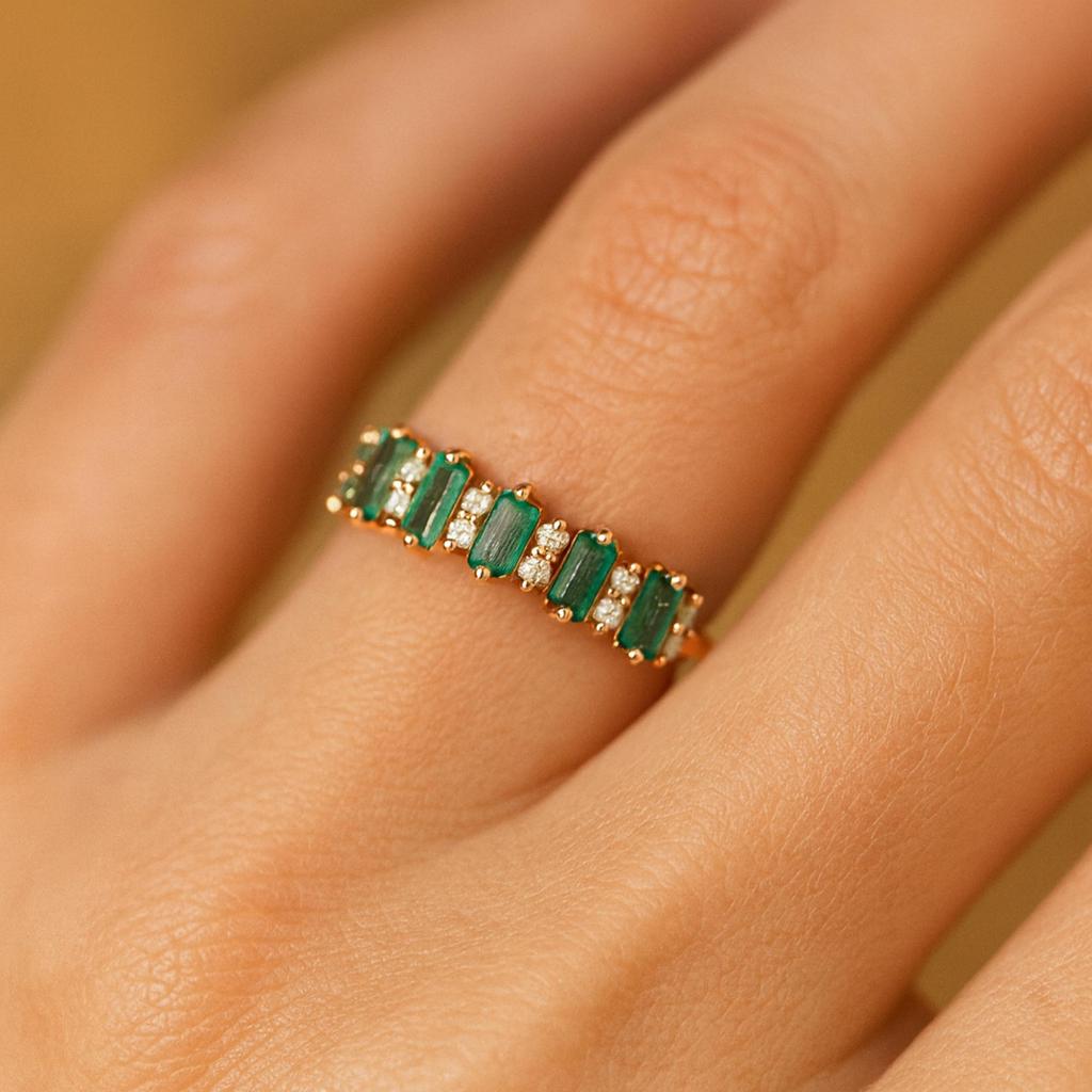 Pierścionek z szmaragdem Bagietkowym i okrągłymi cyrkoniami – Pierścionek Half Eternity w stylu vintage – Pierścionek rocznicowy z zielonym kamieniem szlachetnym – Biżuteria ze srebra próby 925 pokrytego różowym złotem – Prezent