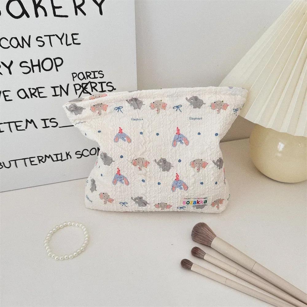 Large Capacity Cosmetics Storage Bag Travel Organizer women Cute Bear Printed Makeup Bags Fashion Cosmetic Bag Women Clutch Bag