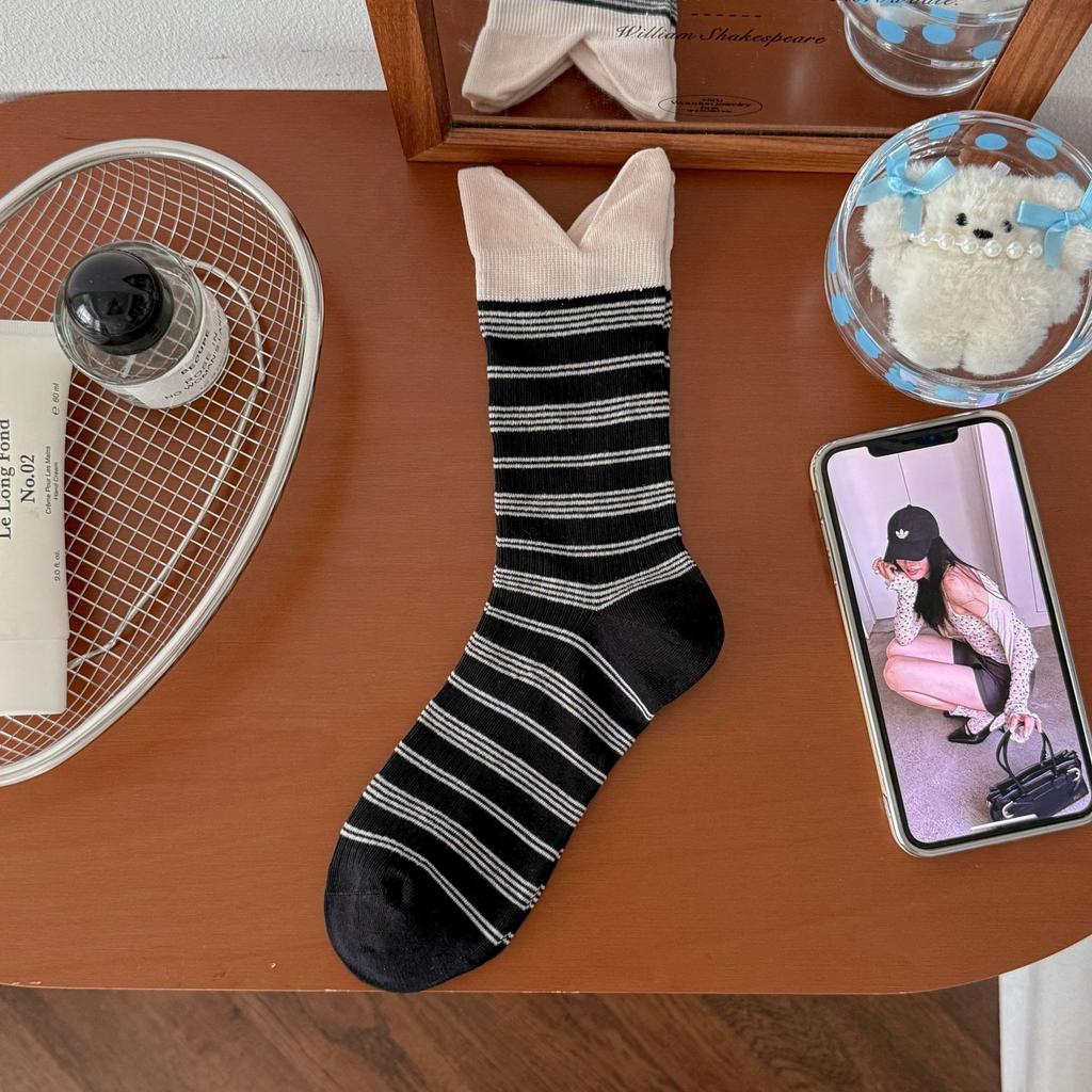 Autumn Style Grey Striped Socks - Children's Mid-length Socks, Suitable for Spring and Autumn Seasons, Thick Cotton Ballet-style Pile Socks.