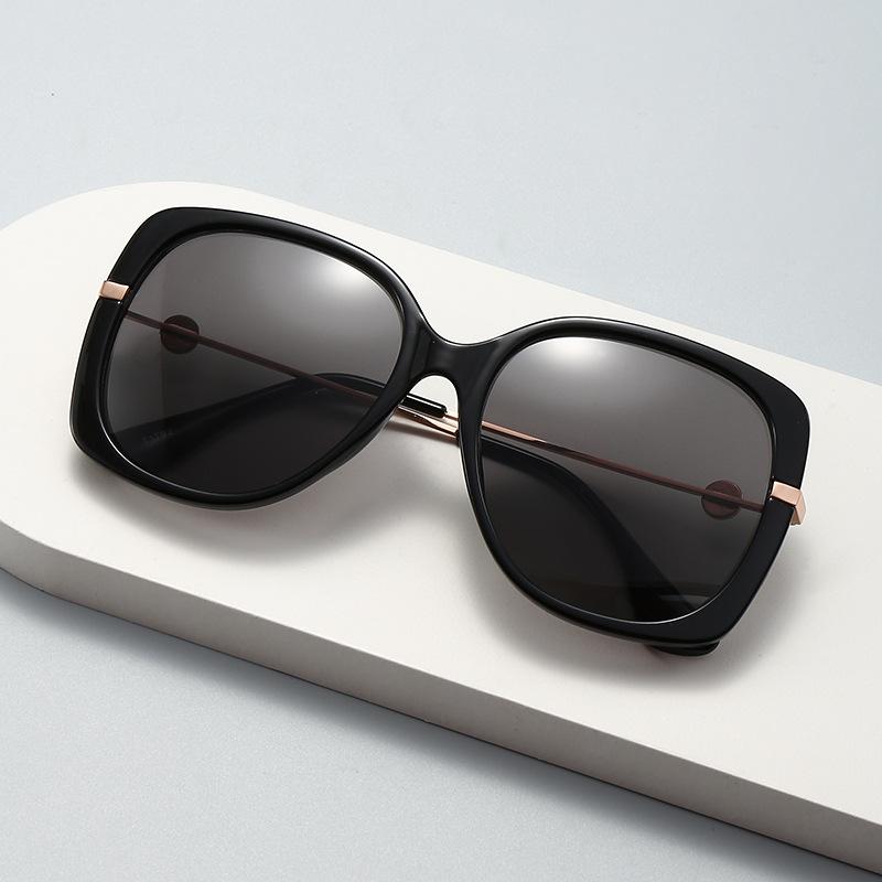 Fashion big frame new sunglasses ins European and American retro sunglasses, model catwalk street shot sunglasses woman