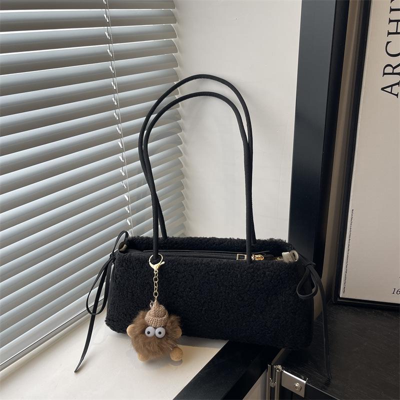 

Women s new autumn and winter plush tote bag fashion shoulder underarm bag versatile commuter handbag bag Without pendant чёрный