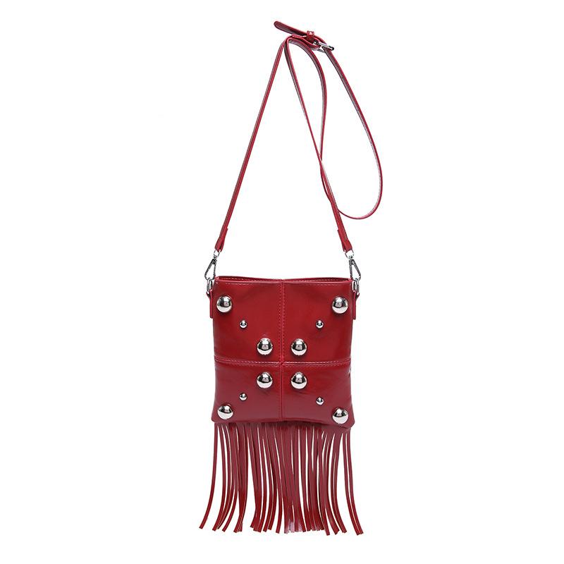 

Fashionable design bucket bag Personalized Rivet Shoulder Bag Fashion Tassel Trend Crossbody Small Square Bag