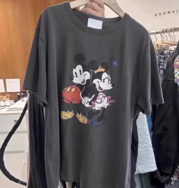 

Miniso 2026 Cute Mickey Couple holding hands Printed Cartoon Short-Sleeve T-Shirt Men Women Trendy Loose Leisure Style Tees 4XL
