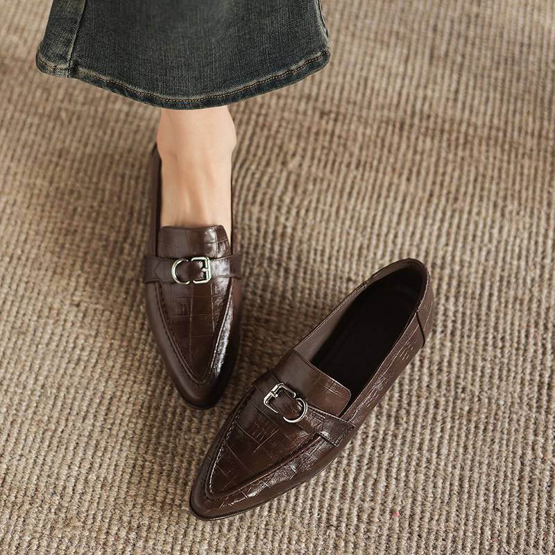 Krazing Pot Sheepskin Round Toe Low Heels Summer Shoes Big Size 42 Retro Fashion Metal Buckle Women Deep Mouth Pumps