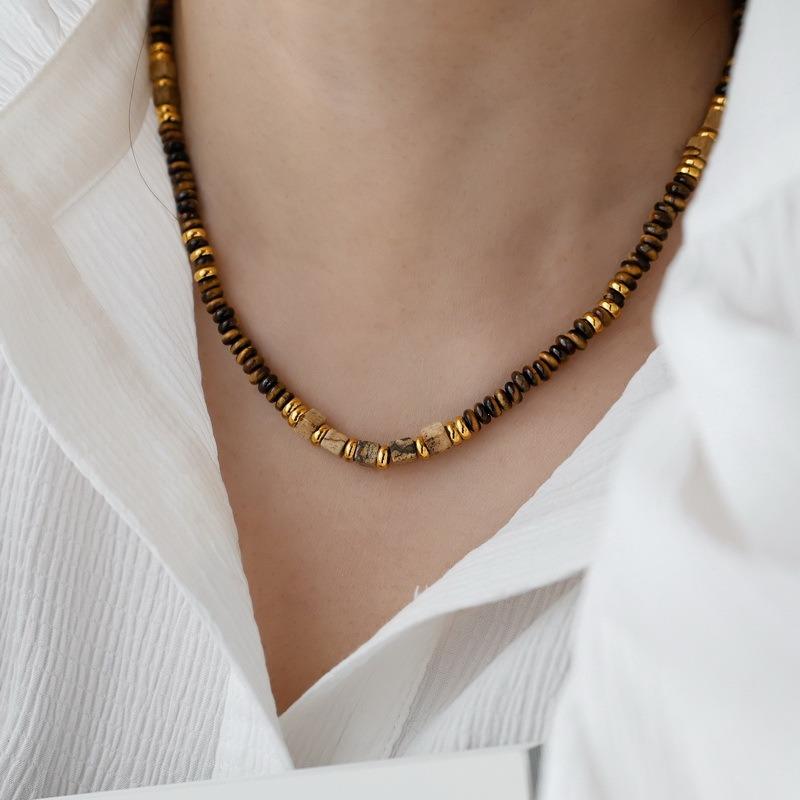 Square artificial tiger's eye stone beaded necklace women's retro fashion collarbone chain niche light luxury high-end jewelry