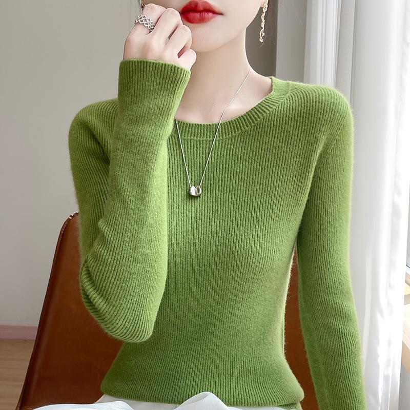 A New Slimming and Form-fitting Knitted Sweater for Autumn and Winter A Solid Color Round-neck Base Layer with A Sweater As An Inner Layer
