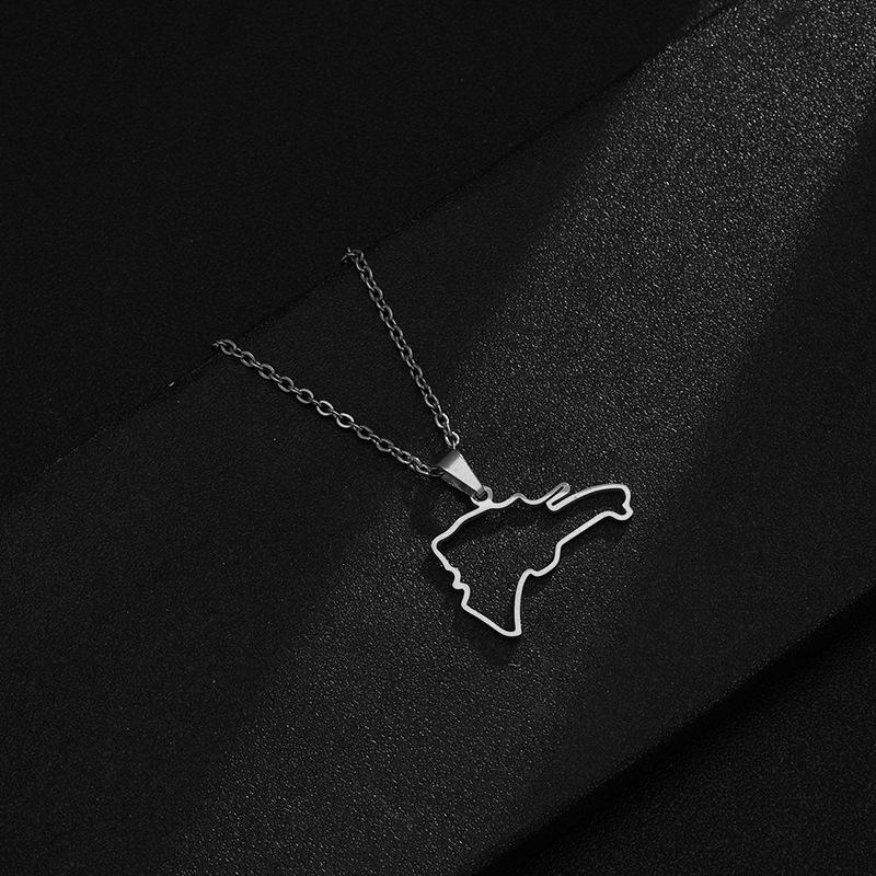 Zlatý smaltovaný přívěsek ve tvaru mapy Dominikánské republiky na stříbrně pokoveném řetízku Pro ženy Muže Vlajka Dominiky Šperk