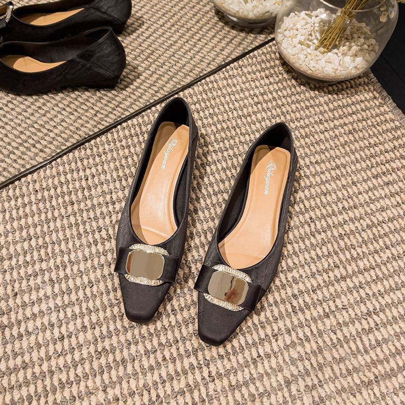 

Thick heel shallow mouth single shoes 2025 new spring and autumn French low heel shoes soft leather small square head not tired feet high heels 40 чёрный