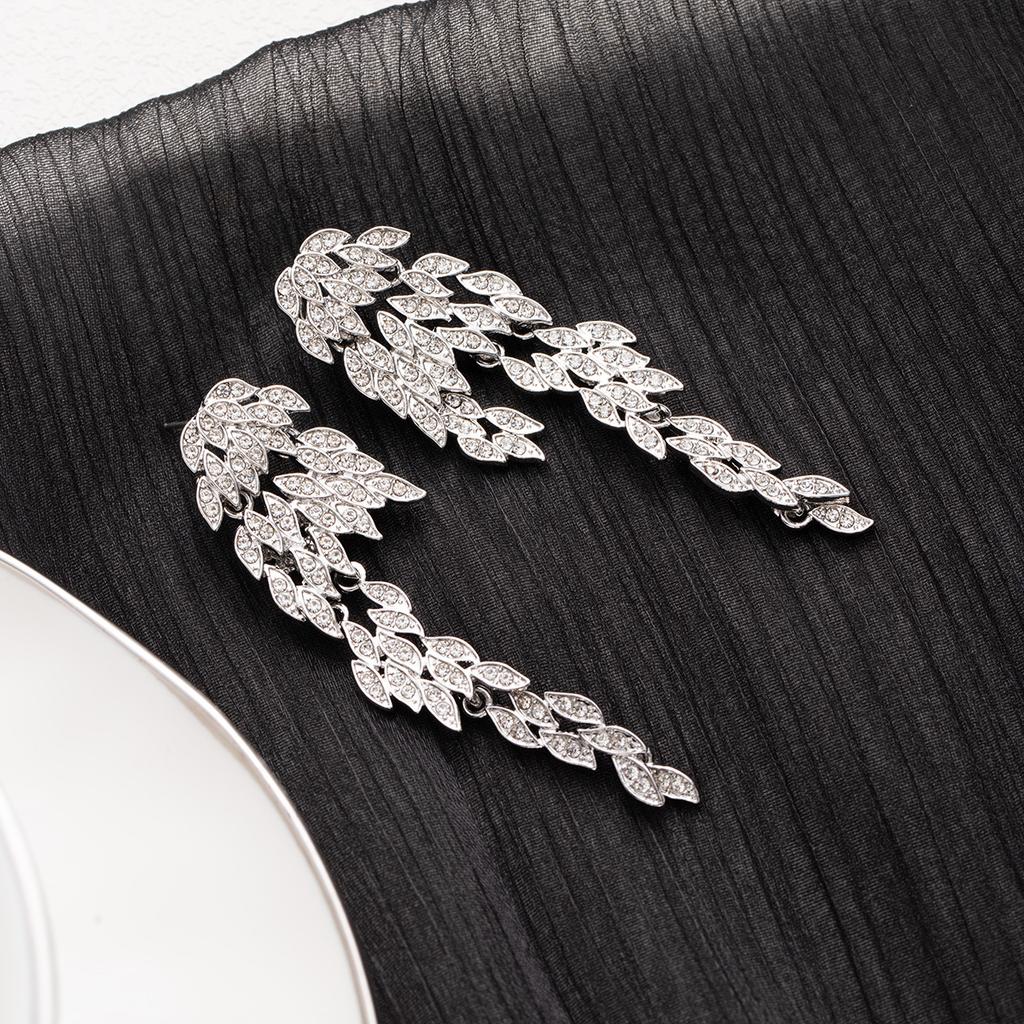 Cold Wind Leaf Feathers Fringed Stud Earrings Female, Light Luxury High Sense Fashion Temperament Earrings