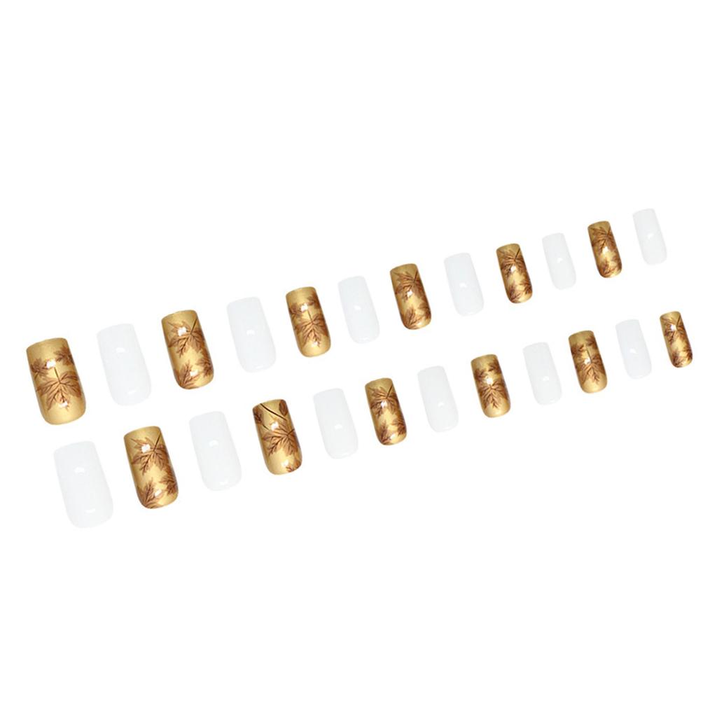 24 Stück mittelgroße quadratische Aufdrücknägel, vollständige Abdeckung, gold- und weißes Ahornblatt-Design, glänzende vollständige Abdeckung, künstliche Nägel für Frauen