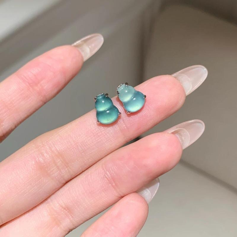 Fresh and natural high ice chalcedony green small gourd earings stud fashion and simple design suitable for daily Zircon gifts