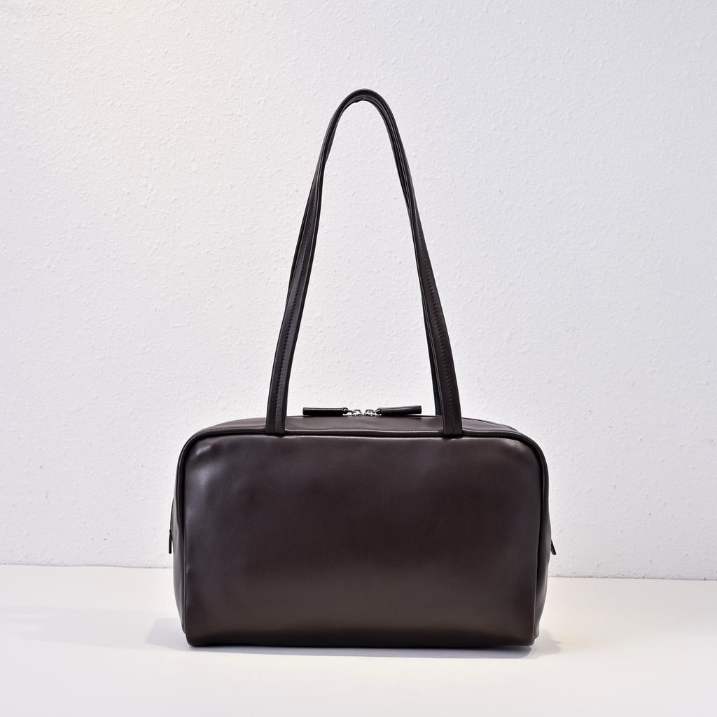 2025 new RO * W niche design minimalist first layer sheepskin single shoulder underarm bowling bag premium commuter bag